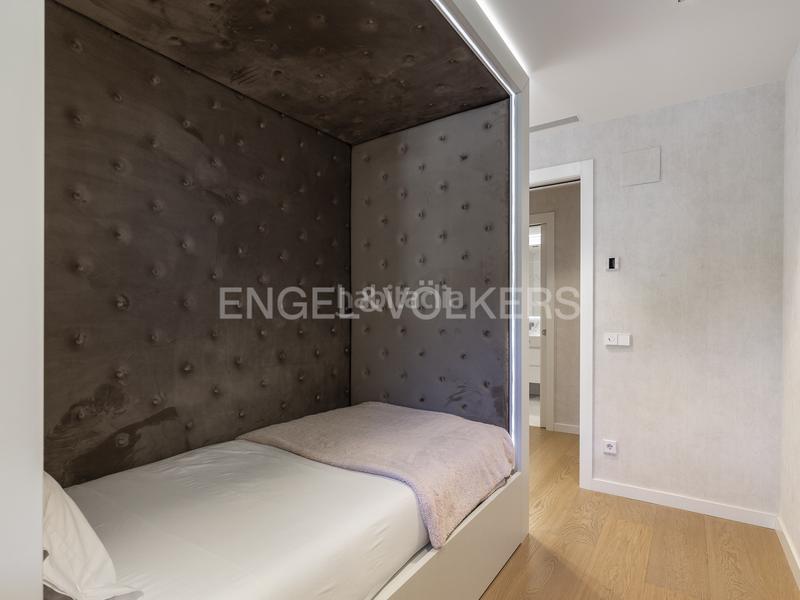 Foto 493d868f-88c3-40d9-be79-6d050db18e23. Alquiler ático  único con terraza y piscina privada en pedralbes en Barcelona