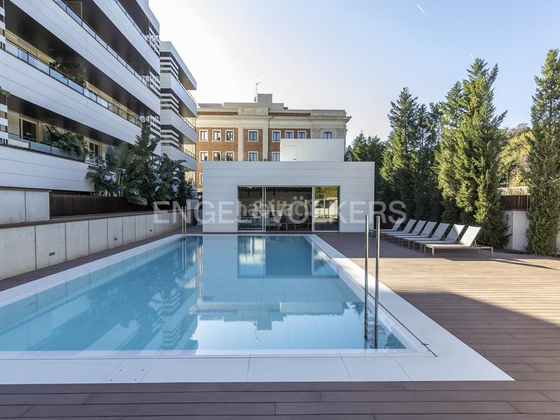 Foto 776a3ae1-56a3-4b95-9768-b463e4f750f2. Alquiler ático  único con terraza y piscina privada en pedralbes en Barcelona