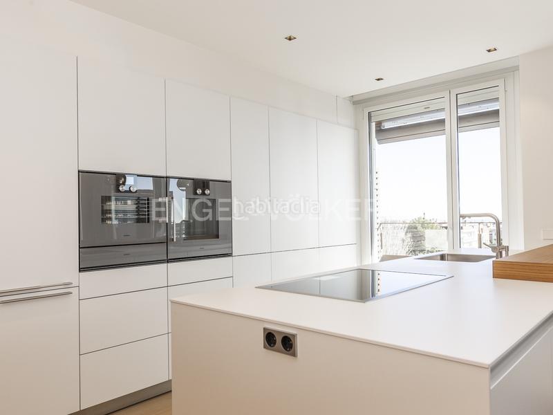 Foto 929ba57e-946c-4751-a43f-62e4de8fb5d9. Alquiler ático  único con terraza y piscina privada en pedralbes en Barcelona