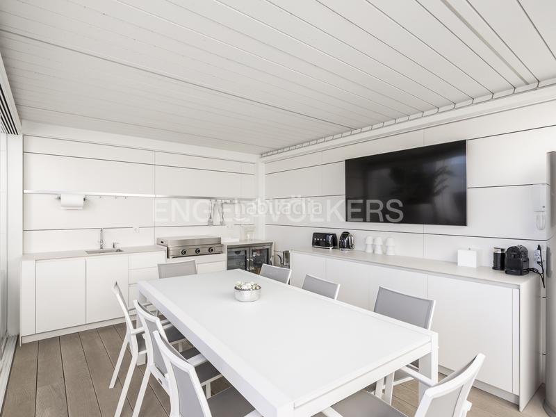 Foto c482efe0-e6a8-4c86-bcf0-0704f1198e91. Alquiler ático  único con terraza y piscina privada en pedralbes en Barcelona