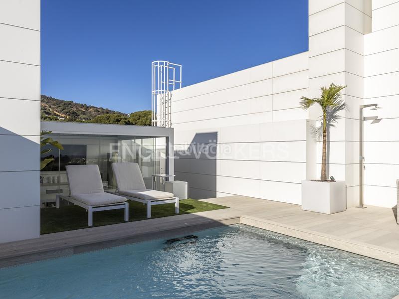 Foto c6d89275-ed10-45dd-85f5-8e621b4d8792. Alquiler ático  único con terraza y piscina privada en pedralbes en Barcelona