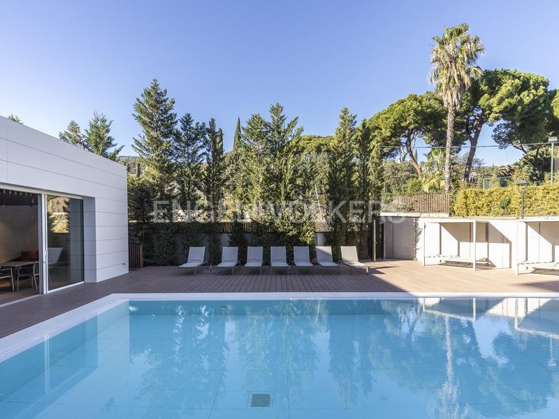 Foto 30ae0120-2f98-4990-be0d-afb3cb33e12a. Location attique avec chauffage parking piscine dans Barcelona