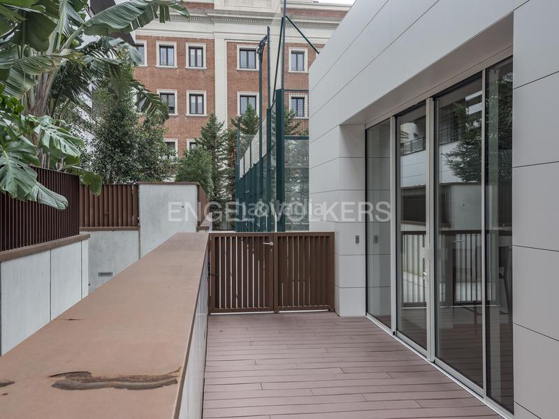 Foto 5ea0dda9-50b0-4003-9e16-cf32bbc7dcb6. Rent penthouse with heating parking pool in Sarrià Barcelona