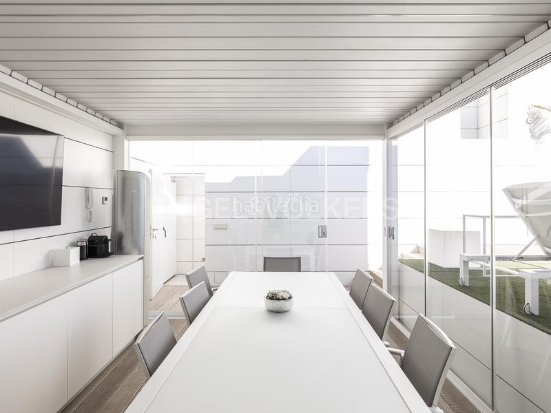 Foto abff7849-b5ec-4dbd-8f55-4452f0222210. Rent penthouse with heating parking pool in Sarrià Barcelona