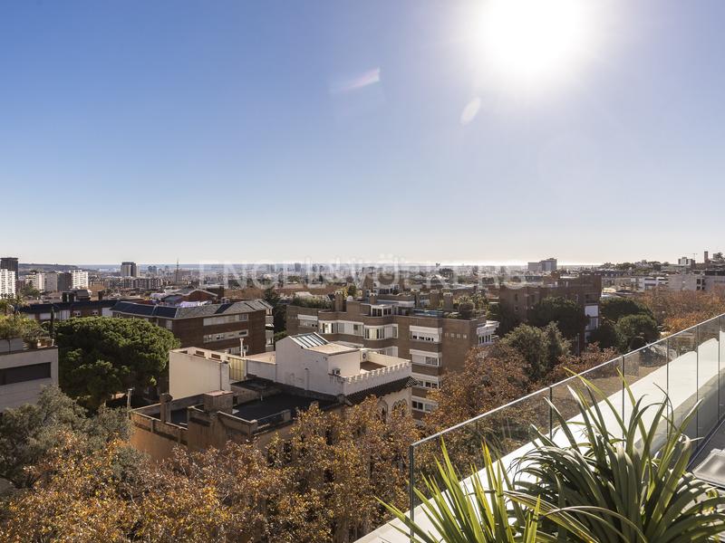 Foto c88133f4-932a-4afe-9f47-7e64e6dd42d7. Rent penthouse with heating parking pool in Sarrià Barcelona