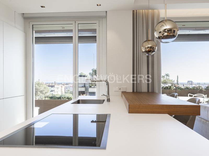 Foto ecde1919-4076-45e9-a8da-297452eb74f6. Rent penthouse with heating parking pool in Sarrià Barcelona