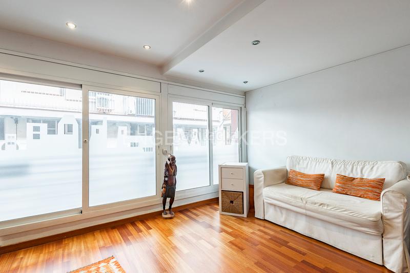 Foto 2bafa14e-5f98-45a0-8ea8-4c65b92aa461. Duplex avec chauffage dans Sants Barcelona