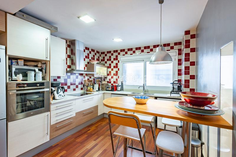 Foto ec300a64-5f55-48a0-8c77-23279fcc425b. Duplex avec chauffage dans Sants Barcelona