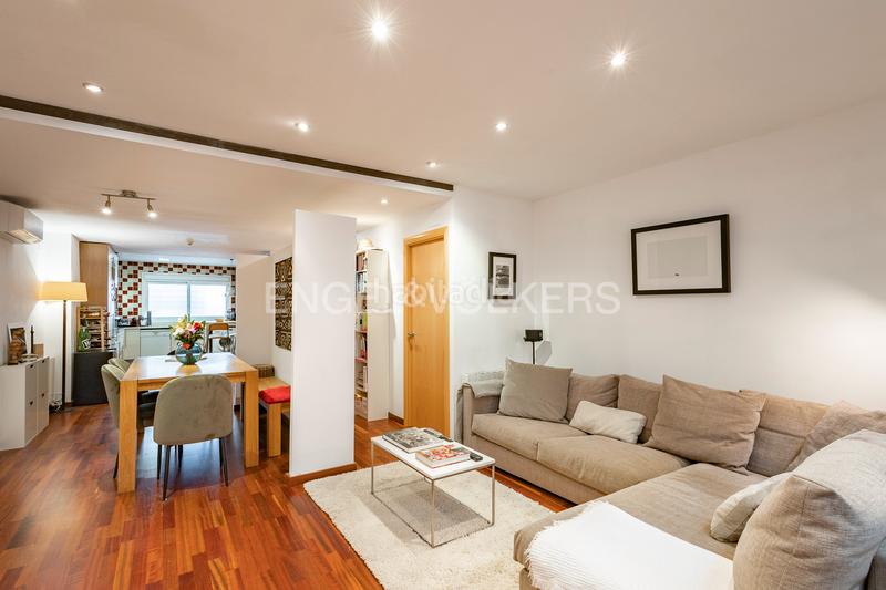 Foto f3aa5ec2-aae4-4e59-a396-10bb4e242f6d. Duplex avec chauffage dans Sants Barcelona