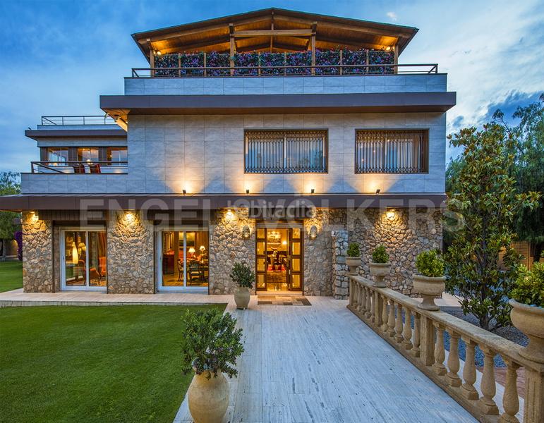 Foto 0f4f2e58-b1c2-4e00-81d5-9bff0ee3c96e. Casa amb calefacció aparcament piscina a Can Girona - Terramar - Vinyet Sitges