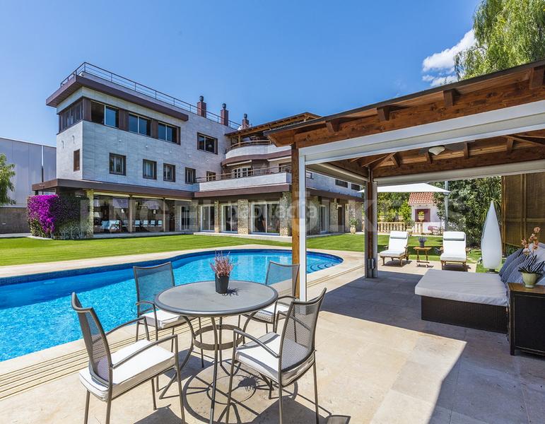 Foto 9376d96d-b1c7-460b-a54e-79d0ff72aad3. Casa amb calefacció aparcament piscina a Can Girona - Terramar - Vinyet Sitges