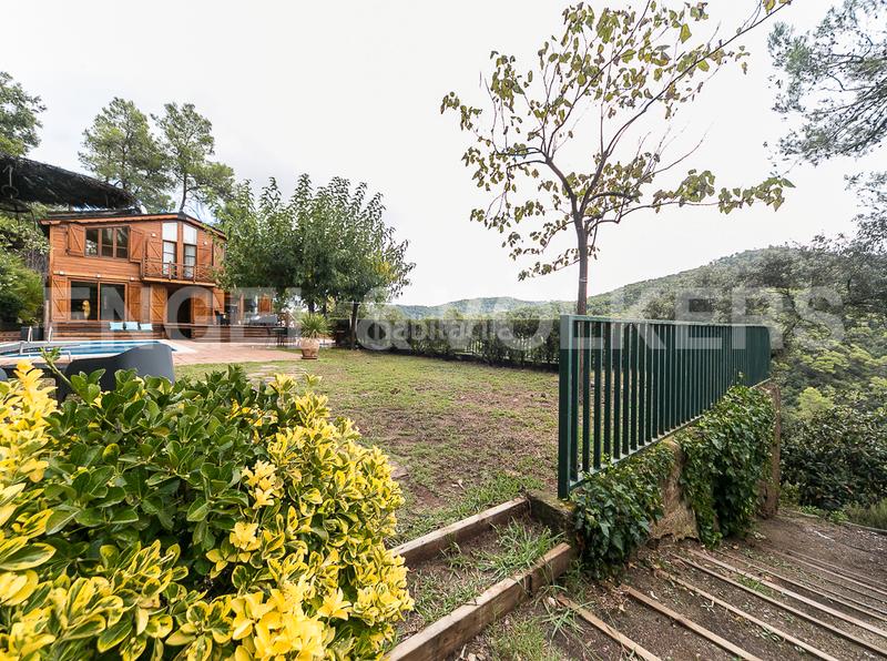 Foto 936a5771-2e22-402e-ac3b-fd3bcdd2078b. Alquiler casa espectacular casa con piscina en Les Planes Sant Cugat del Vallès