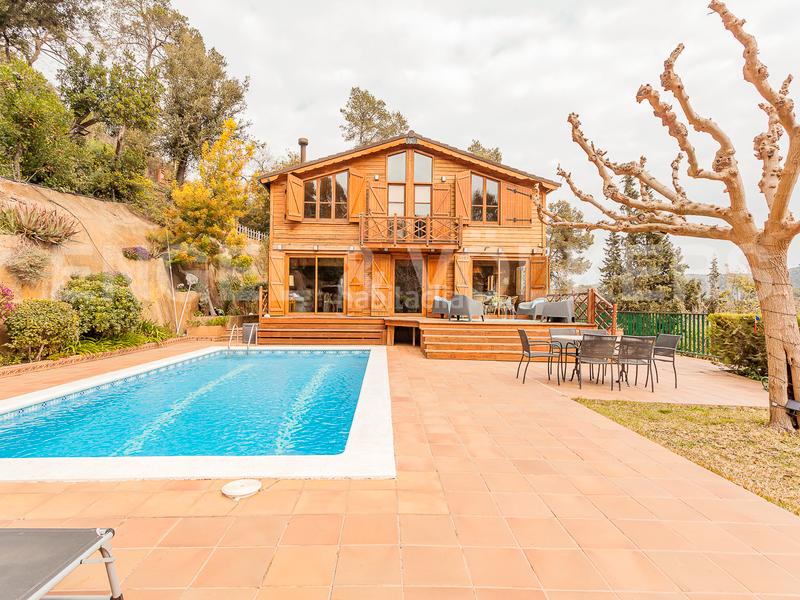 Foto 01d03755-6cd9-4231-935a-7517596a99b3. Lloguer casa amb calefacció aparcament piscina a Sant Cugat del Vallès