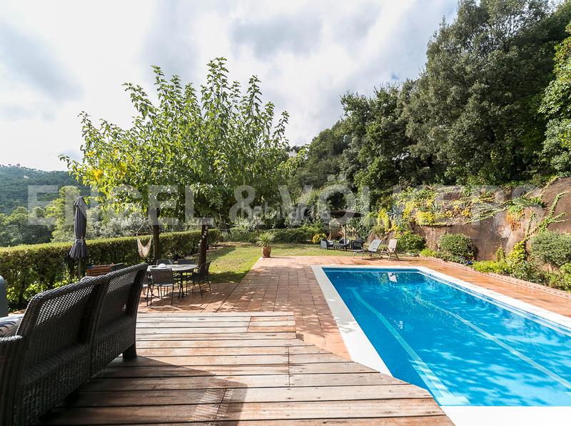 Foto 879bda0d-59a3-498b-a60d-f5a4eb752718. Lloguer casa amb calefacció aparcament piscina a Sant Cugat del Vallès