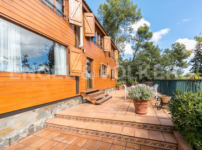 Foto a3e1bb94-9aed-439f-97b6-bef9ec8bf789. Lloguer casa amb calefacció aparcament piscina a Sant Cugat del Vallès