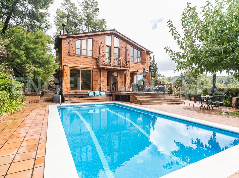 Foto ba5016c4-a0dd-47a1-be76-552d446a6d2a. Lloguer casa amb calefacció aparcament piscina a Sant Cugat del Vallès
