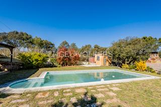 Casa a Querol. Comodidad y tranquilidad en una casa de diseño funcional con gra