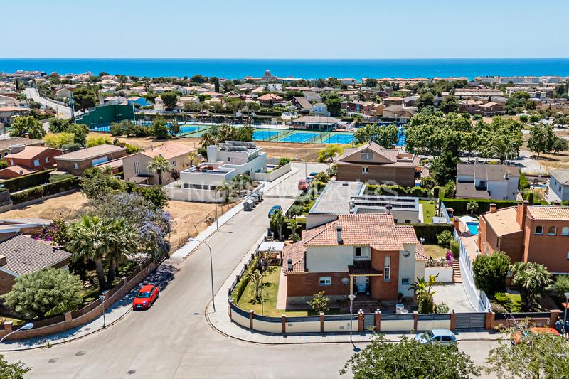 Foto 0813b9cc-c461-4933-9092-2455448dc292. Maison avec chauffage parking piscine dans Bonavista Vendrell (El)