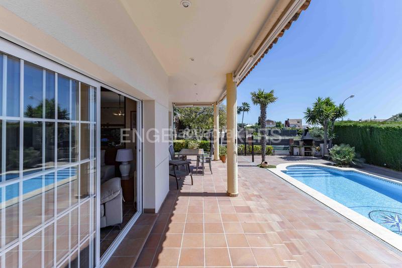 Foto 583566c6-85f1-4bc8-aac9-4fe9cb623e3c. Maison avec chauffage parking piscine dans Bonavista Vendrell (El)