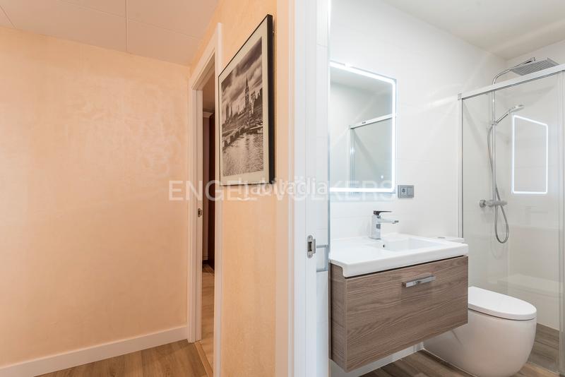 Foto 0bd0e1b9-260c-4fc4-adf3-f731f036e9b5. Apartamento luminoso piso con vistas al puerto y al mar en Vilanova i la Geltrú