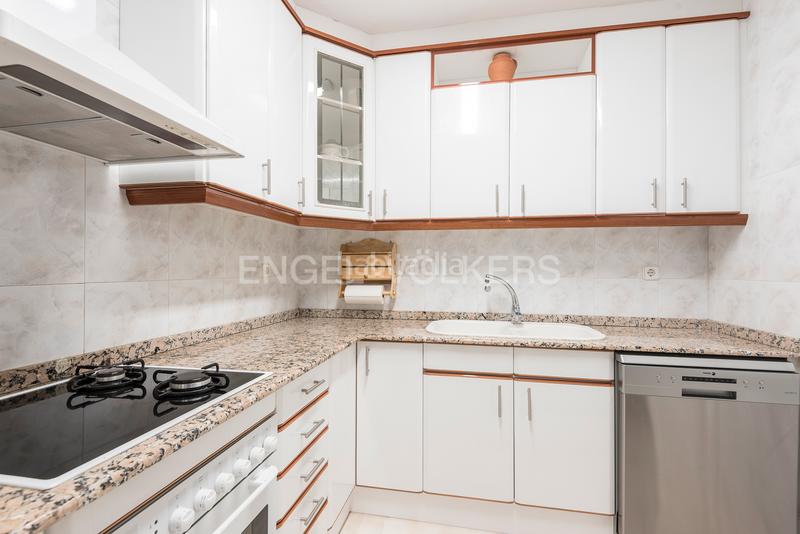 Foto 5cf98674-63f6-48d1-b448-f97f86383ec4. Apartamento luminoso piso con vistas al puerto y al mar en Vilanova i la Geltrú