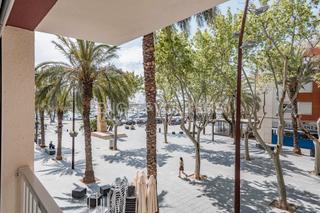Apartament a Barri de Mar. Luminoso piso con vistas al puerto y al mar