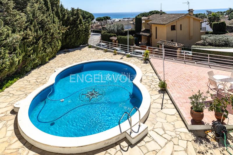 Foto 2b8f6d9f-12ea-4014-8ae3-5a21659dc874. Casa amb calefacció aparcament piscina a Vilassar de Dalt