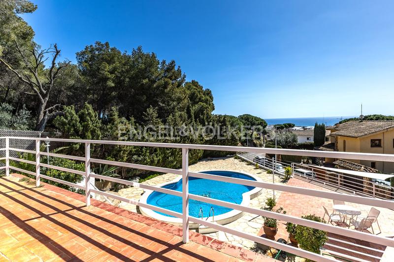 Foto 3665b14d-1ec8-4d78-83f9-a65d4c3bedaf. Casa amb calefacció aparcament piscina a Vilassar de Dalt