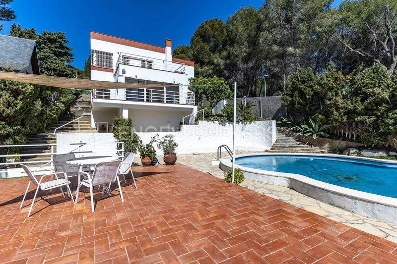 Foto 44c4c454-a21f-43ee-934f-5183a17d2994. Casa amb calefacció aparcament piscina a Vilassar de Dalt