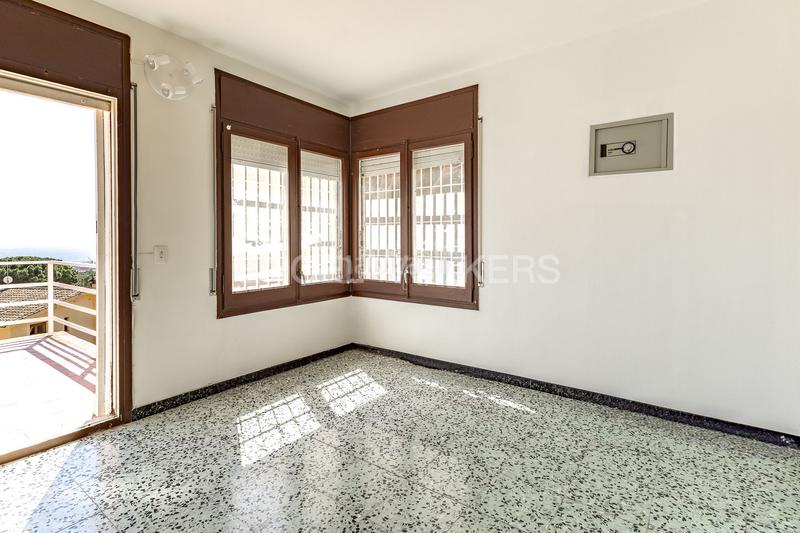 Foto 5504ffdb-8f0c-44d1-93bd-8ed9df872354. Casa amb calefacció aparcament piscina a Vilassar de Dalt