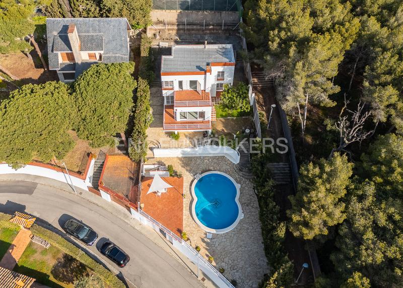 Foto 84782da8-cb81-4c48-bf7e-585ae82876ec. Casa amb calefacció aparcament piscina a Vilassar de Dalt