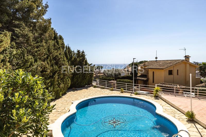 Foto ae81b3b0-7e80-41b2-9376-72a836aab9ac. Casa amb calefacció aparcament piscina a Vilassar de Dalt
