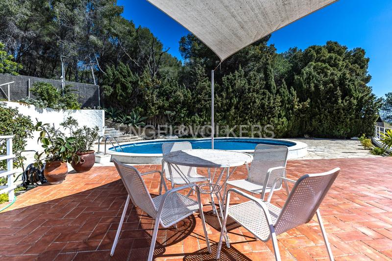 Foto bdc43000-fd7f-44f8-b10a-838ba06bdffb. Casa amb calefacció aparcament piscina a Vilassar de Dalt