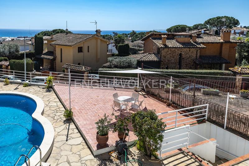 Foto d2e0cc53-187b-44be-aa15-399f334a3493. Casa amb calefacció aparcament piscina a Vilassar de Dalt