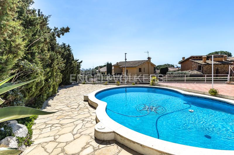 Foto e251736f-a698-49b0-8528-899d665cc7e0. Casa amb calefacció aparcament piscina a Vilassar de Dalt