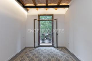 Apartament a Sagrada Família. Espacioso piso en sagrada família