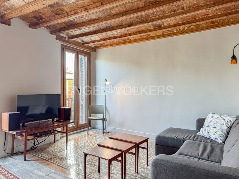 Foto 0a02e38d-3862-40ed-8351-db0b8143be07. Alquiler apartamento piso de alquiler temporal en la rambla en Barcelona