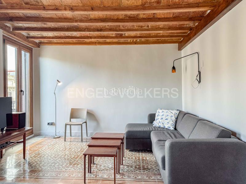 Foto 2ac72a9c-c46a-4caa-b1de-6a191126454c. Alquiler apartamento piso de alquiler temporal en la rambla en Barcelona