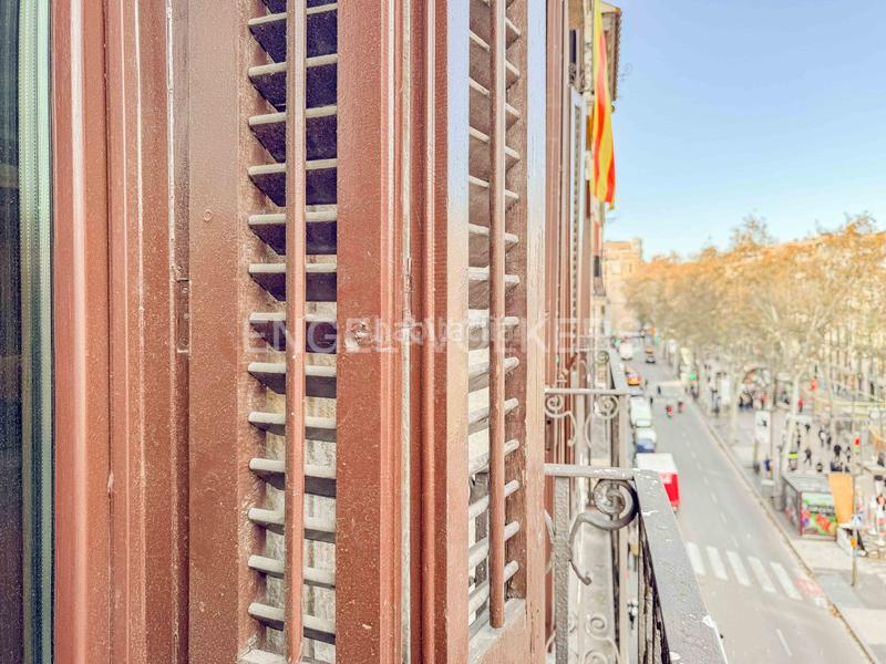 Foto 39b93b8b-da4f-4326-bdaf-e13b7c9e4f14. Alquiler apartamento piso de alquiler temporal en la rambla en Barcelona
