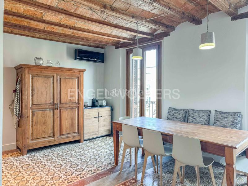 Foto 4c00060a-d988-4fce-b617-1da9ccb3f98a. Alquiler apartamento piso de alquiler temporal en la rambla en Barcelona
