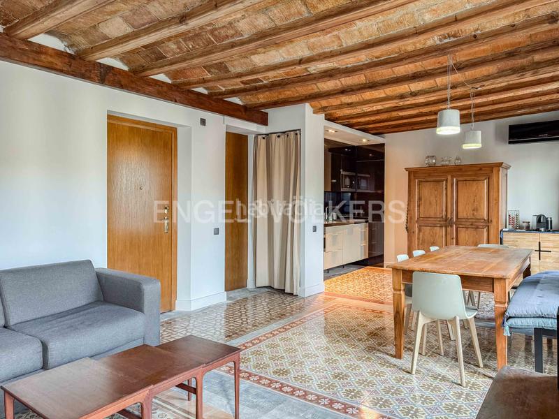 Foto 5874eeb6-7b91-47fa-9f63-e876d84154ad. Alquiler apartamento piso de alquiler temporal en la rambla en Barcelona