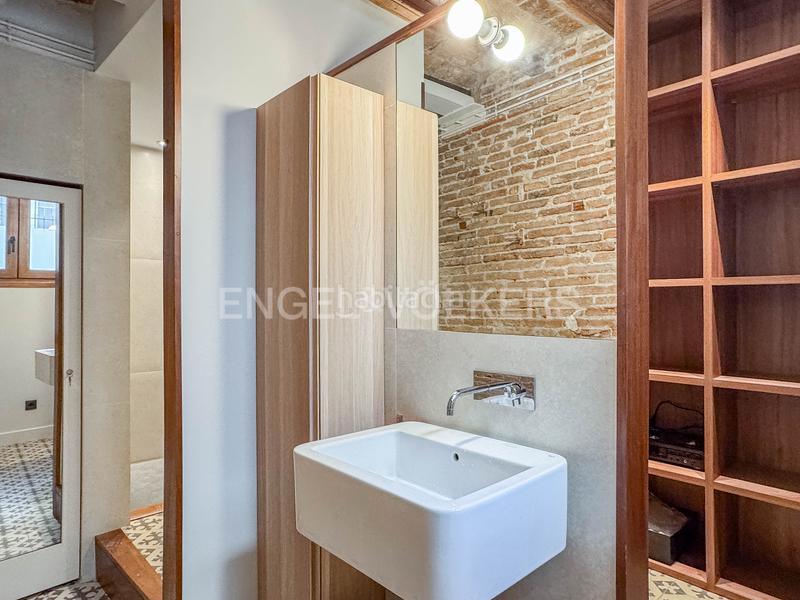 Foto 9ea40c6a-fae3-4f38-8eb7-e64a41854138. Alquiler apartamento piso de alquiler temporal en la rambla en Barcelona