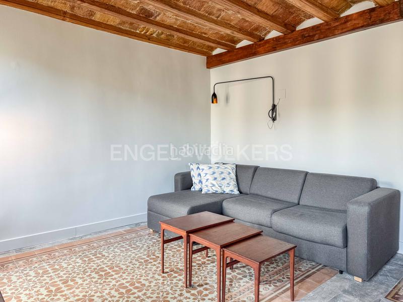 Foto bd6c5093-05dd-4670-88ec-57eb05cec488. Alquiler apartamento piso de alquiler temporal en la rambla en Barcelona