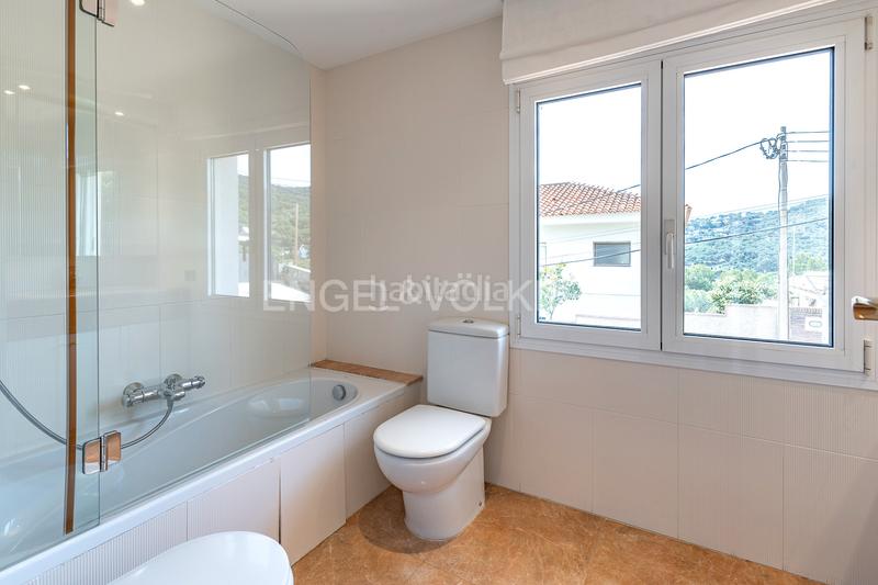 Foto 321da201-89d5-4be9-933a-1cddafe6ec2b. Casa con riscaldamento parcheggio piscina in Premià de Dalt