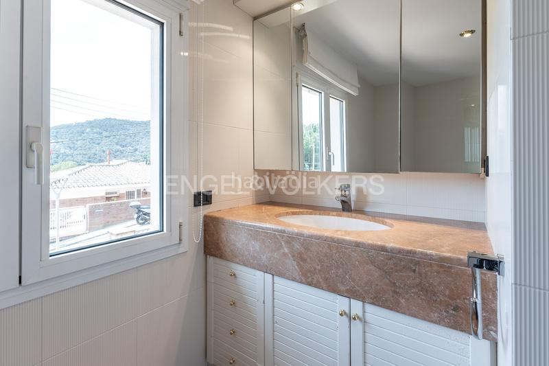 Foto 658ce46c-8a35-4c42-86bb-496293928f33. Casa con riscaldamento parcheggio piscina in Premià de Dalt