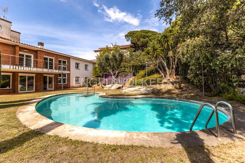 Foto af647db5-f402-492d-a27e-da21c19d3da2. Casa con riscaldamento parcheggio piscina in Premià de Dalt