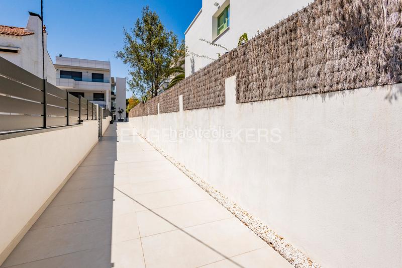 Foto 3e57be40-a88f-4aff-99e2-d5345e874bde. Apartament amb calefacció aparcament piscina a Can Girona - Terramar - Vinyet Sitges
