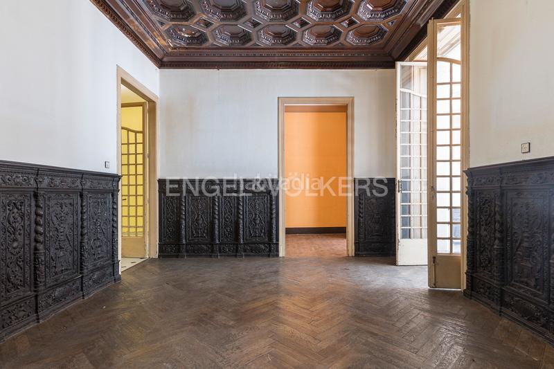 Foto 0178e35b-37b9-404a-a3ea-3f16961c1826. Apartamento piso único con terraza a reformar en eixample en Barcelona
