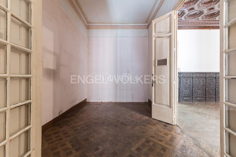 Foto 03b69a3e-e471-4339-8fc5-b4768693eba6. Apartamento piso único con terraza a reformar en eixample en Barcelona