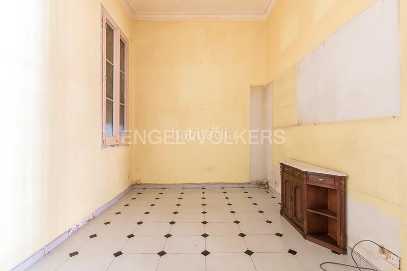 Foto 0b82be53-b2ec-40e9-a792-a79cfaca2d36. Apartamento piso único con terraza a reformar en eixample en Barcelona